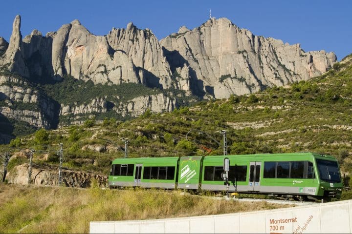 El Cremallera de Montserrat pujant al Santuari / El Cremallera de Montserrat subiendo hacia el Santuario