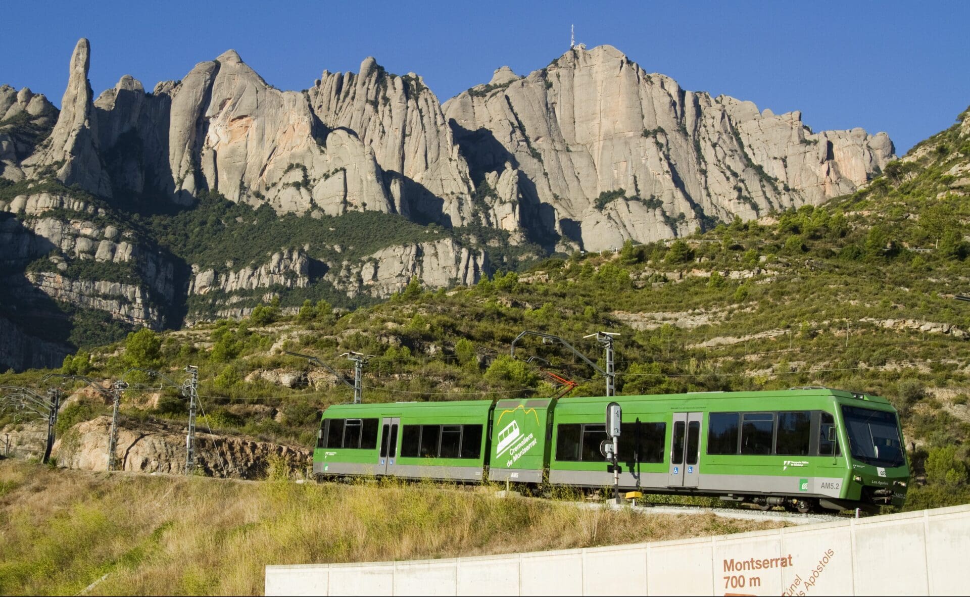 El Cremallera de Montserrat pujant al Santuari / El Cremallera de Montserrat subiendo hacia el Santuario