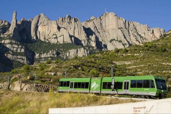 ElCremalleradeMontserratpujantalSantuari ElCremalleradeMontserratsubiendohaciaelSantuario