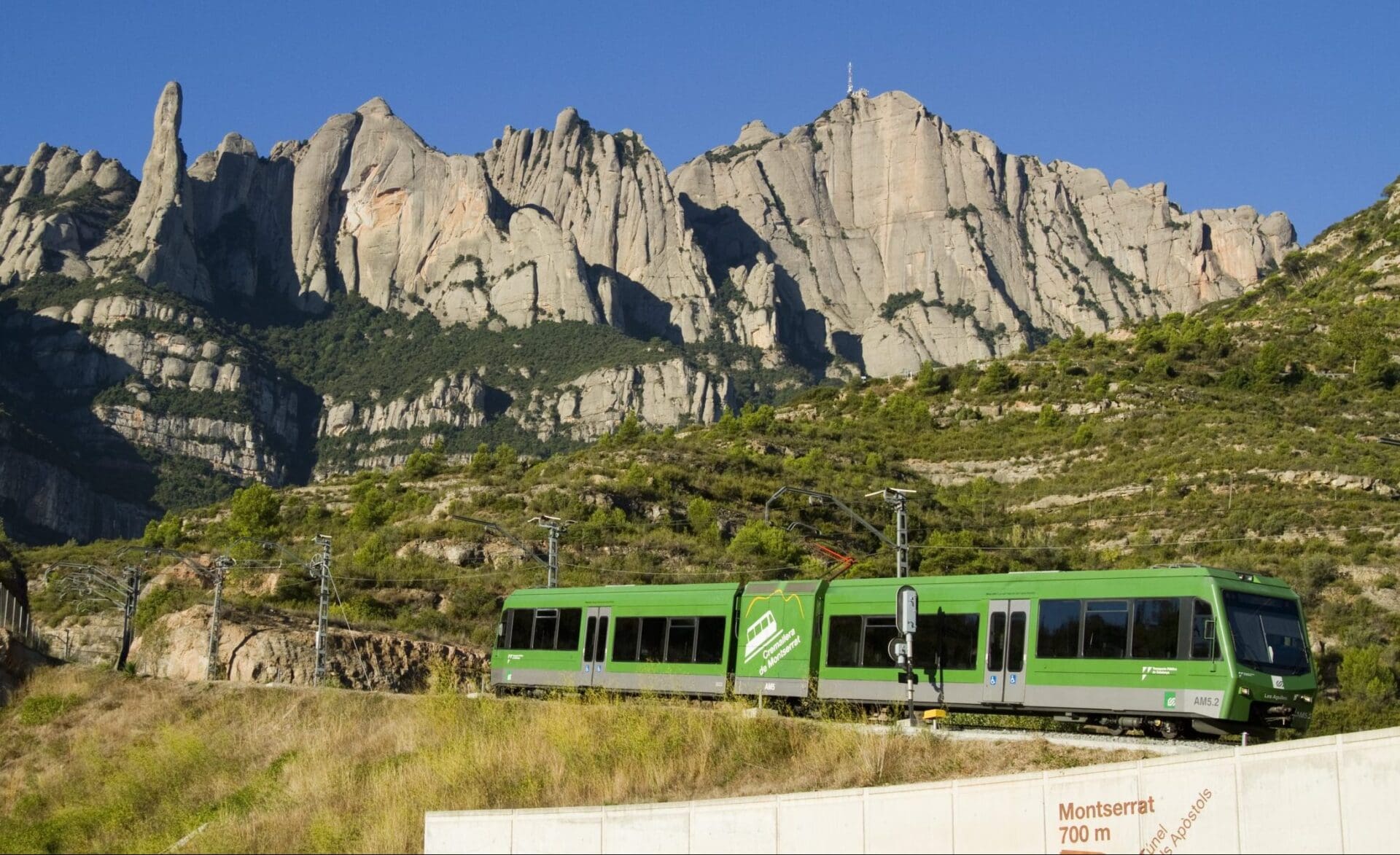 ElCremalleradeMontserratpujantalSantuari ElCremalleradeMontserratsubiendohaciaelSantuario