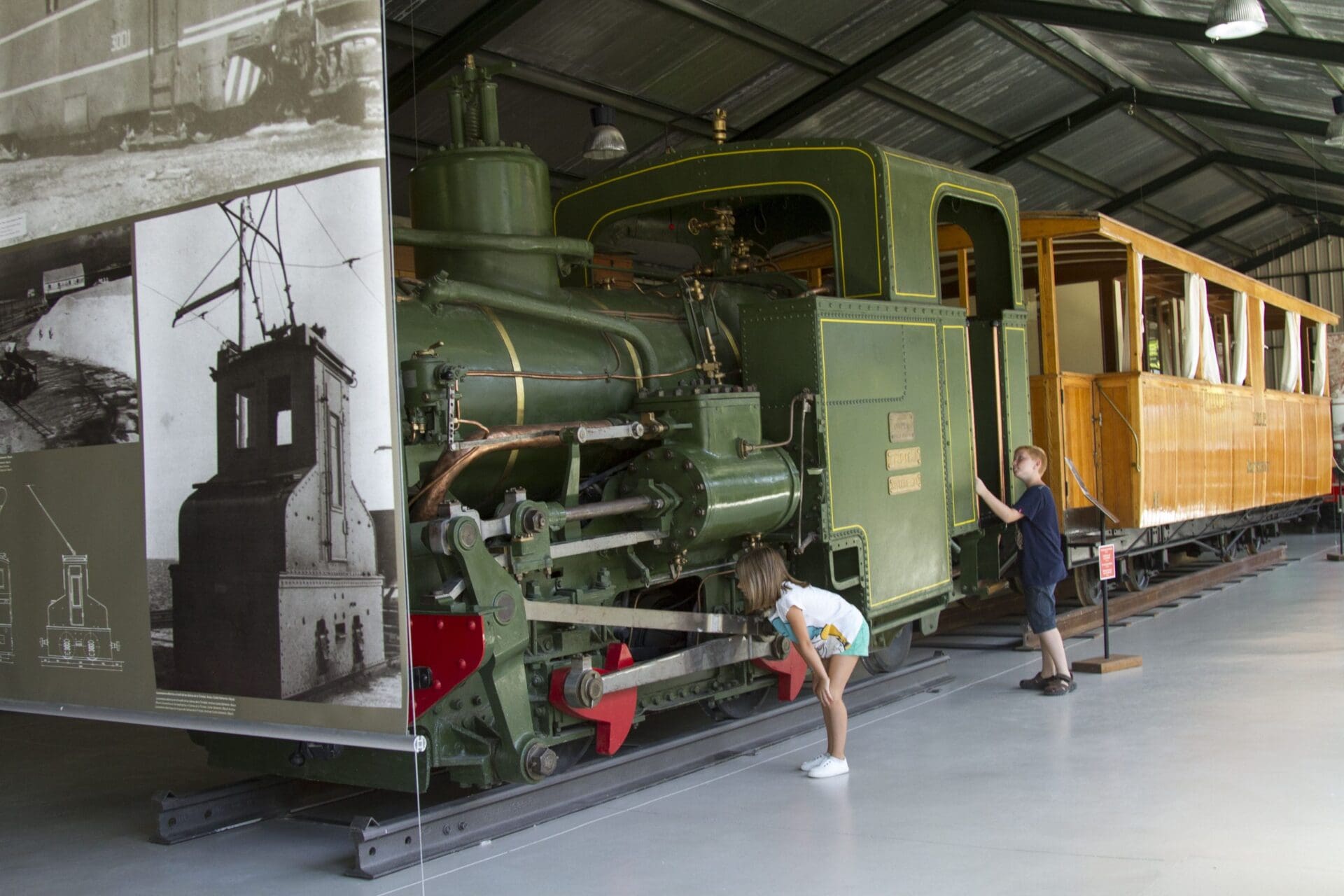 Visitants al museu / Visitantes en el museo