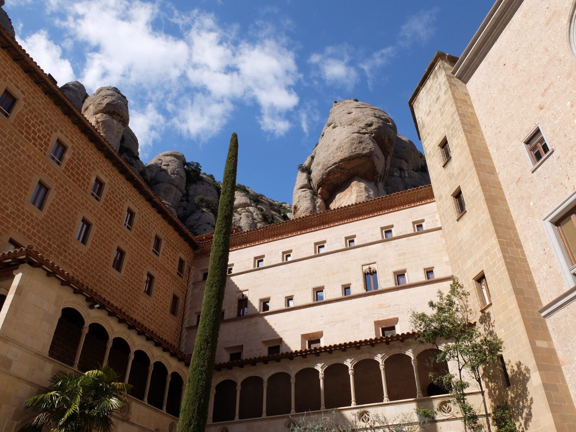 VistadelpatidelSantuarideMontserrat VistadelpatiodelSantuariodeMontserrat