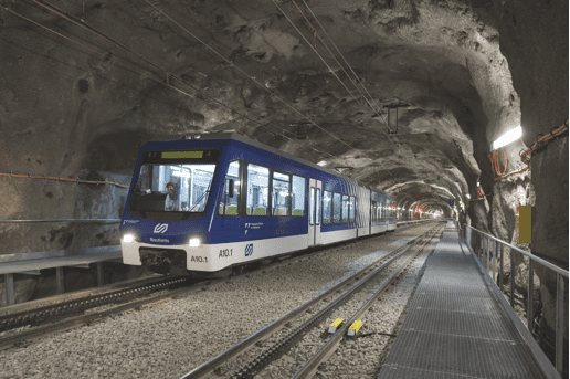 El cremallera de Núria al seu pas per un túnel / El Cremallera del Nuria pasando por un túnel